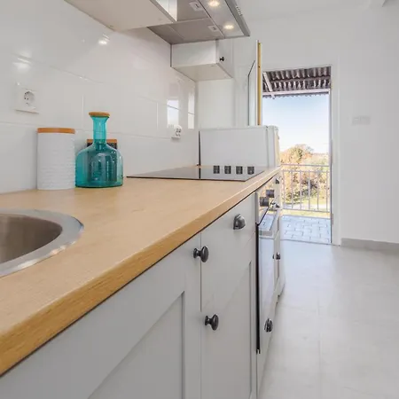 1 Bedroom Front In