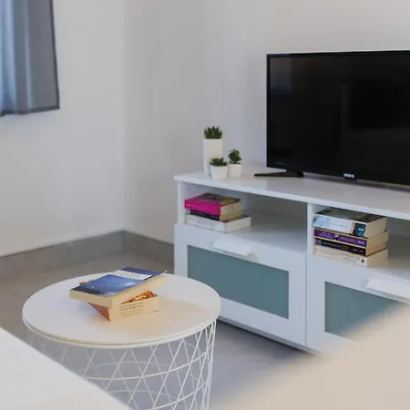 1 Bedroom Front In *