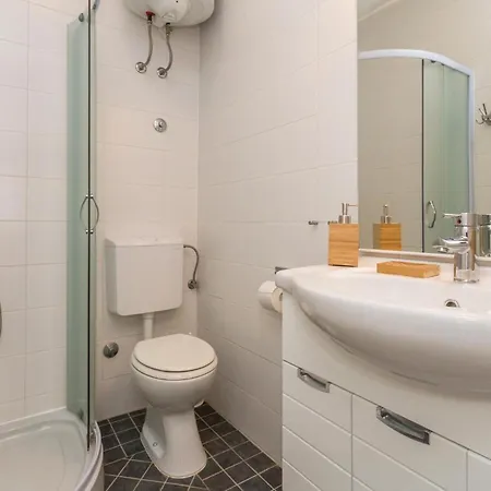 Apartman 1 Bedroom Front In Poreč