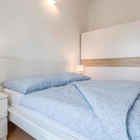 1 Bedroom Front In
